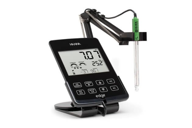 Máy đo pH và nhiệt độ – Edge đa chỉ tiêu Hanna HI2020