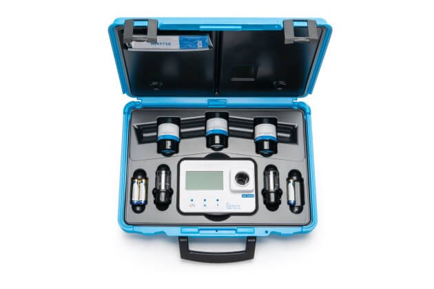 Bộ máy quang đo pH, clo dư và clo tổng Hanna HI97710C