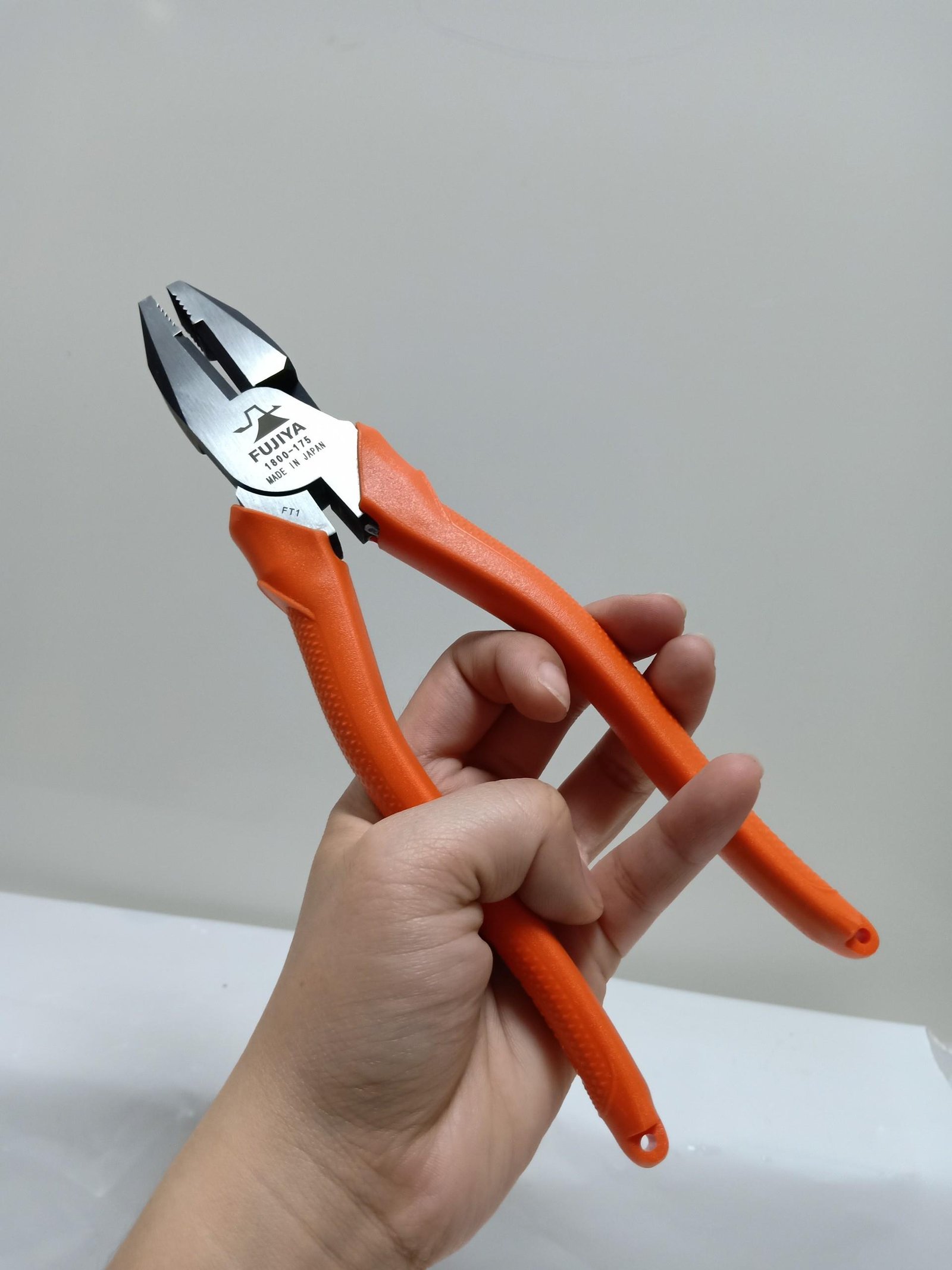 Dụng cụ cầm tay chính hàng Fujiya