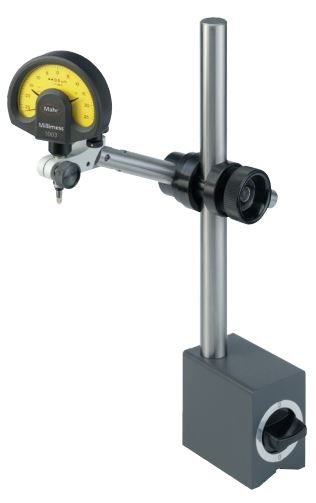 Đế gá đồng hồ so với chân đế từ MarStand 815 MB