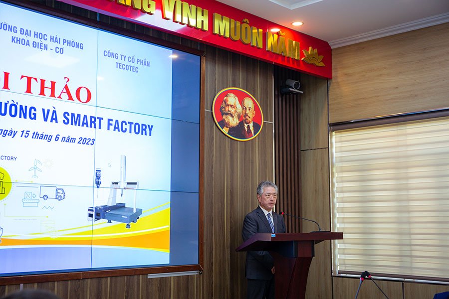 Ông Hosoya Sukemichi Giám đốc hãng Accretech Việt Nam phát biểu tại hội thảo