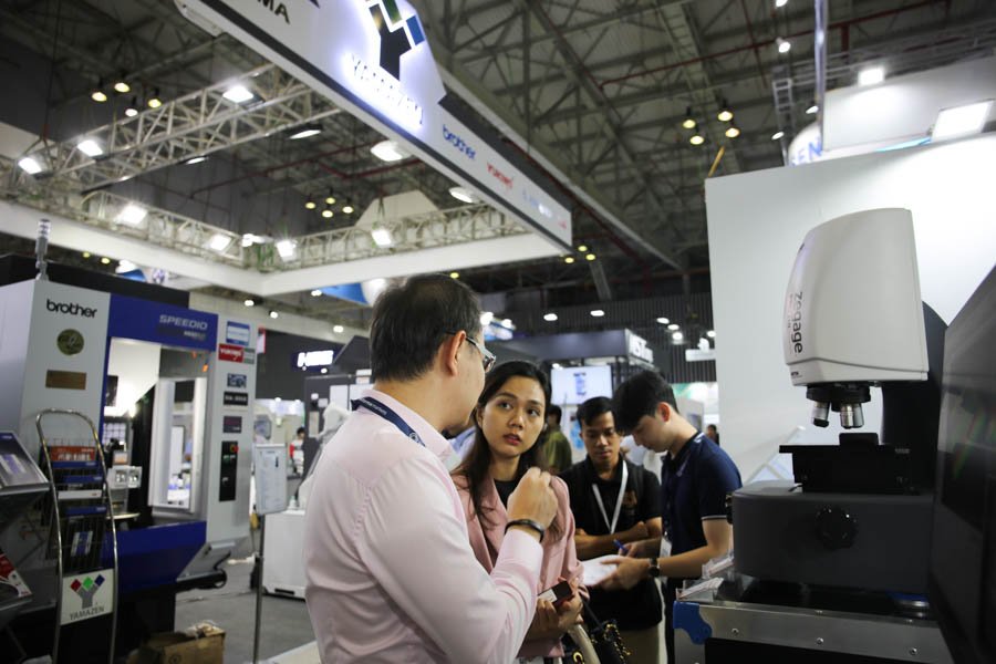 Đại diện của Zygo - Ametek giải thích chi tiết các câu hỏi từ khách hàng