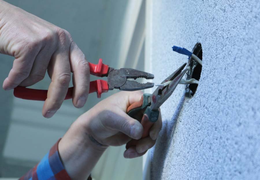 Ứng dụng của kìm trong ngành điện Ứng dụng của kìm trong ngành điện