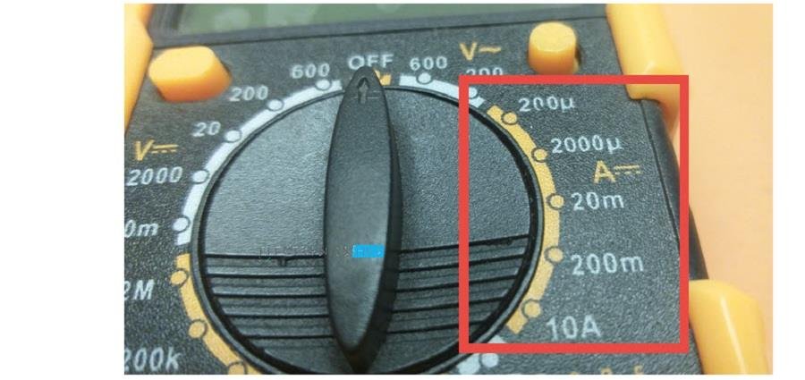 Chọn đúng thang đo dòng điện, được ký hiệu bằng chữ A