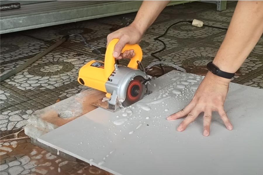 Lưu ý khi sử dụng máy cắt đá mini INGCO