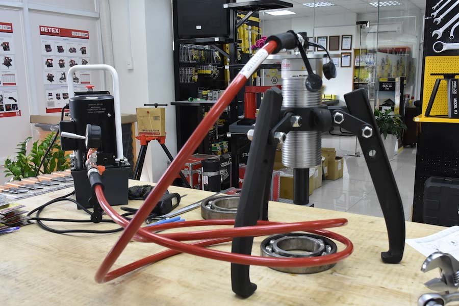 Vam thủy lực sử dụng bơm điện