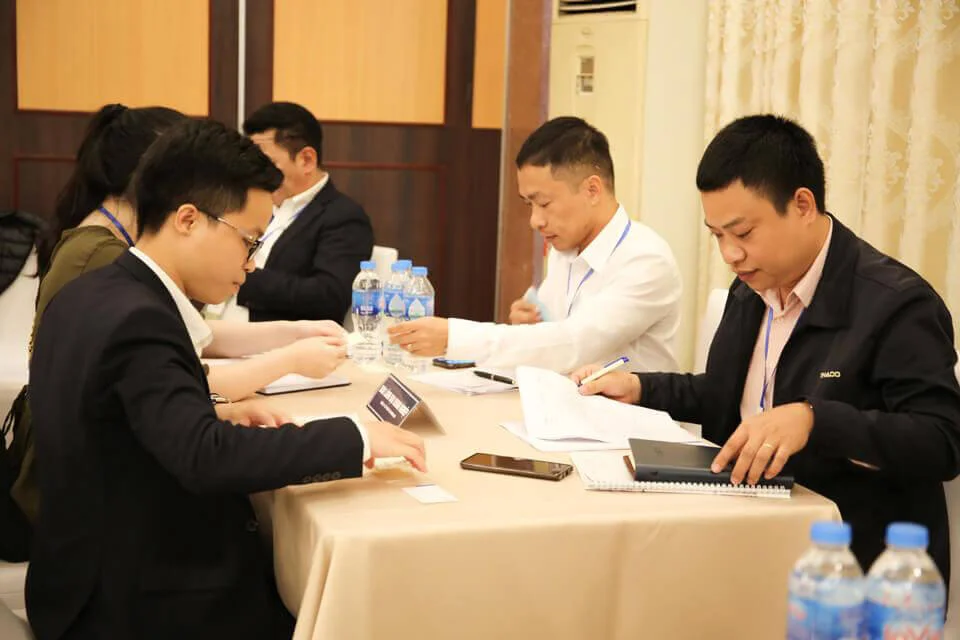 Cận cảnh bàn làm việc của Tecostore và Thaco