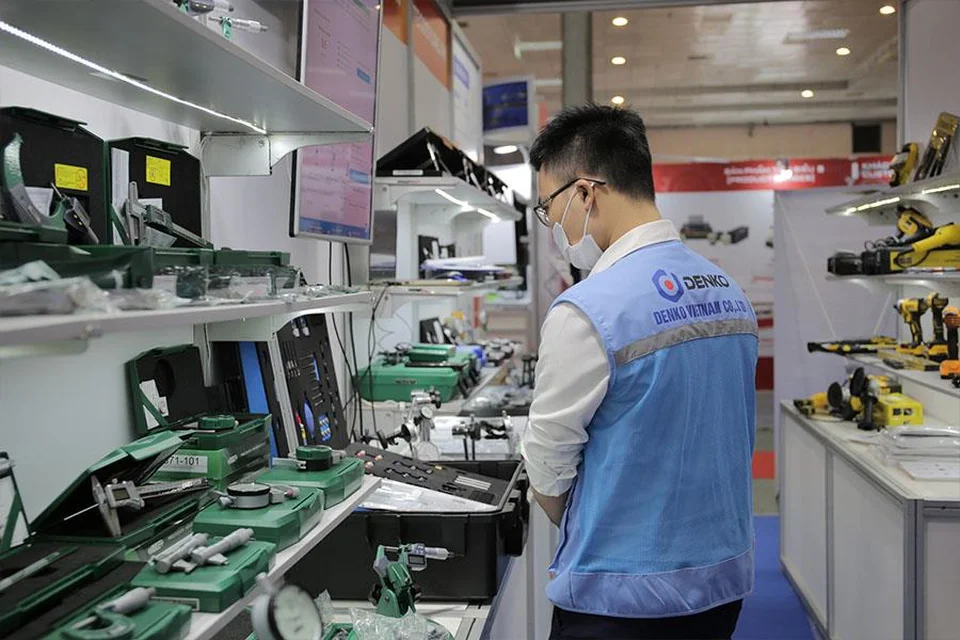 Khu vực trưng bày thiết bị cơ khí chính xác