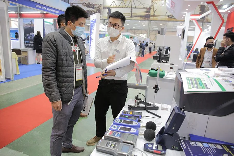 Khu vực trưng bày thiết bị quan trắc môi trường