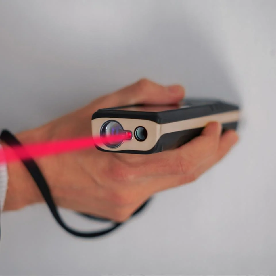 Đo khoảng cách bằng máy đo mét laser