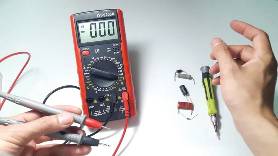 Màn hình của đồng hồ vạn năng số