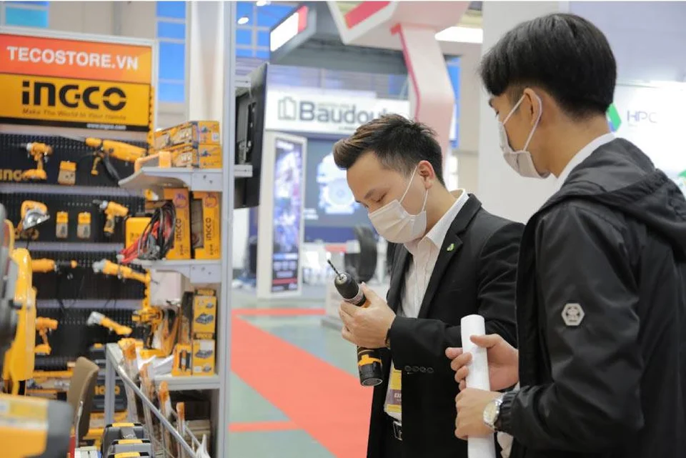 Khách hàng trải nghiệm máy khoan INGCO Khách hàng trải nghiệm máy khoan INGCO