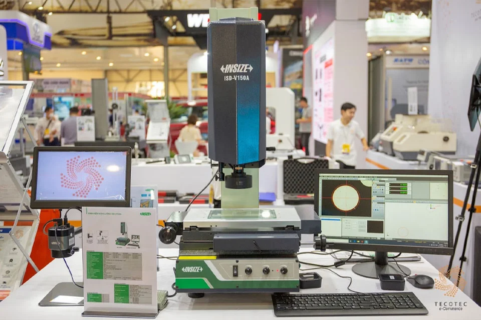 Cận cảnh kính hiển vi đo lường Insize