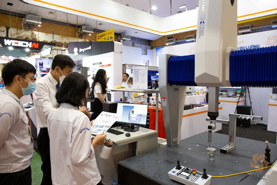 Khách hàng đọc thông số của Máy đo tọa độ 3 chiều Axcel PH