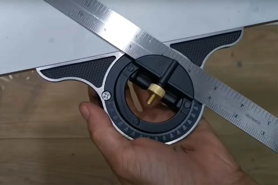 Thước đo góc - thiết bị cơ khí chính xác phổ biến với người dùng