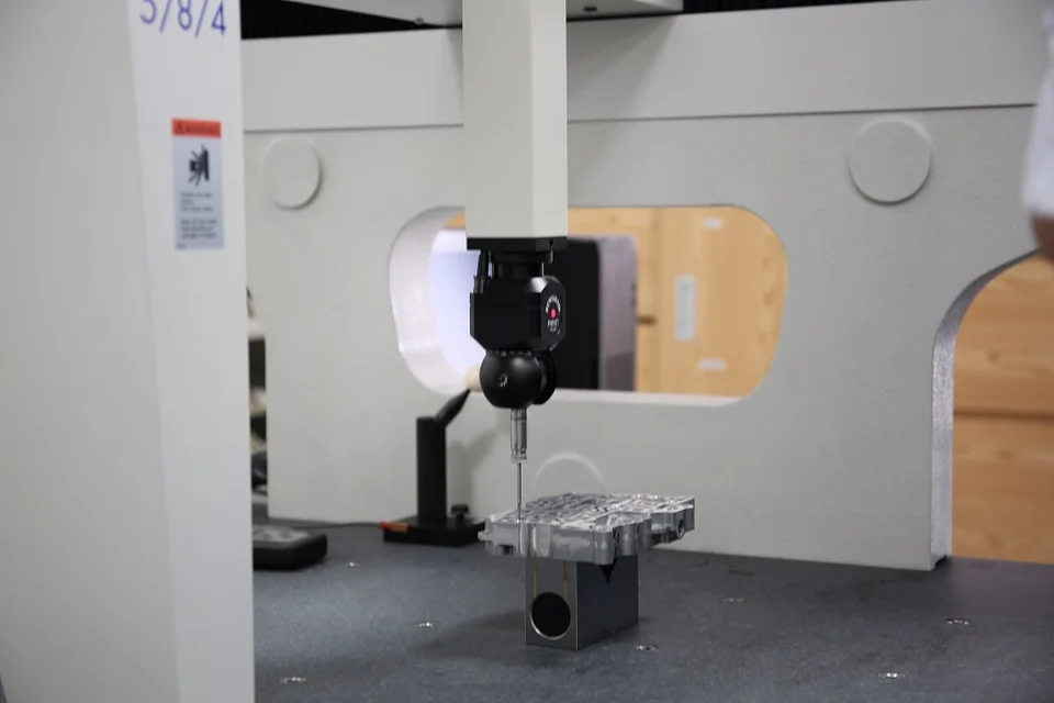 Cận cảnh thiết bị đo độ nhám của Accretech