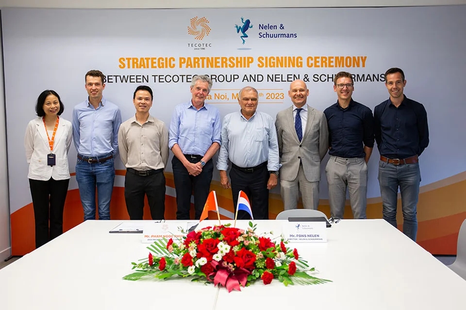 Các đại biểu tham gia lễ ký kết chụp ảnh lưu niệm