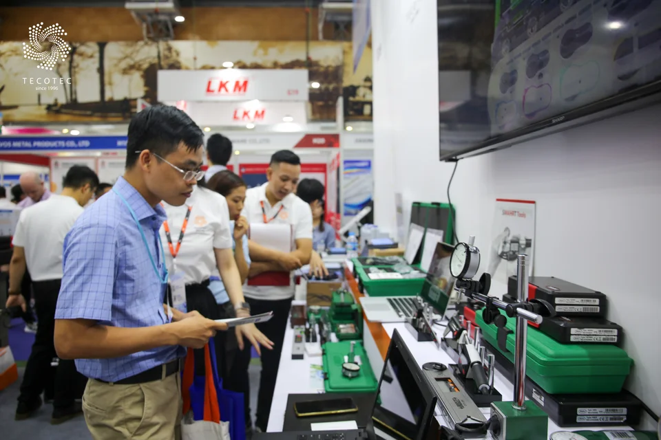 Khu vực trưng bày thiết bị cơ khí chính xác nhỏ gọn cầm tay