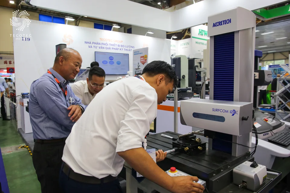 Khách tham quan có thể đo trực tiếp các chi tiết của mình tại gian hàng I19