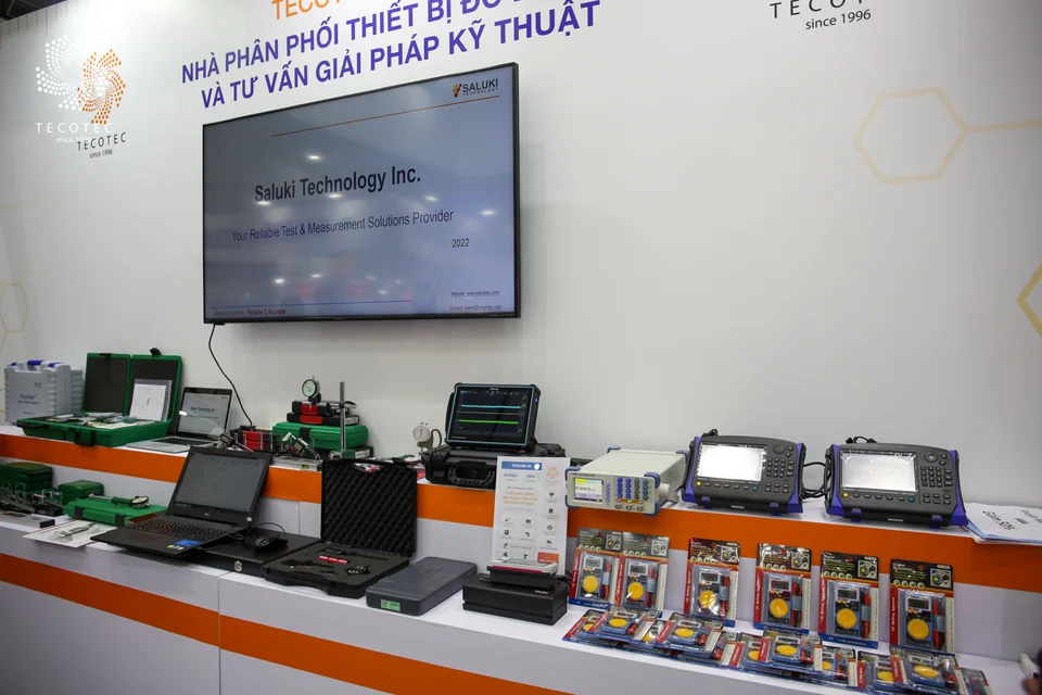 Khu vực trưng bày thiết bị đo điện, tần số vô tuyến